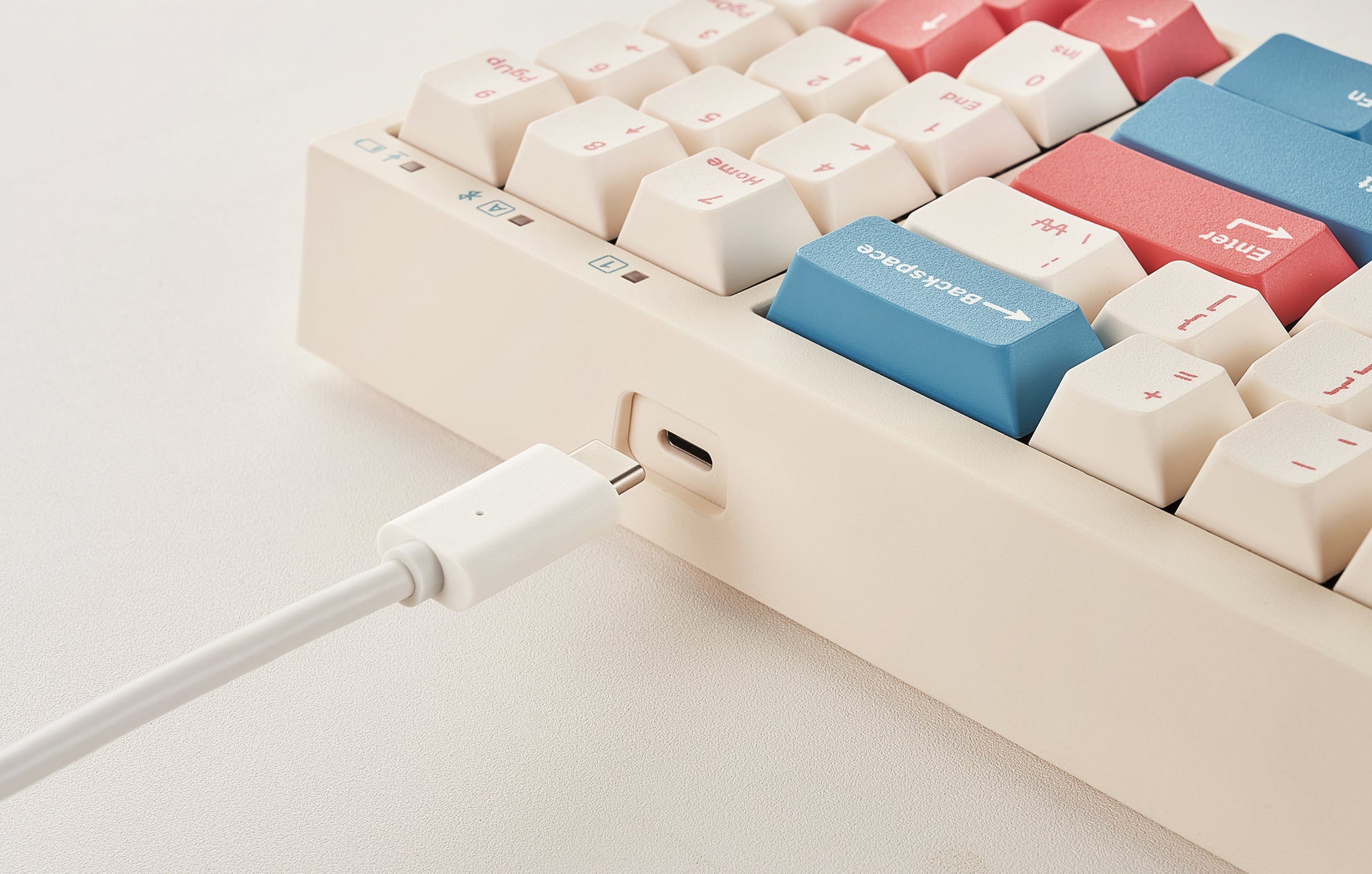 Leopold FC730MBT V2 Coral / Blue Bluetooth Mechanical Keyboard