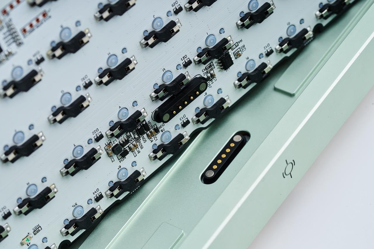 Neo65 Core Plus Aluminum Plateless Barebones Hotswap Wireless DIY Keyboard Kit