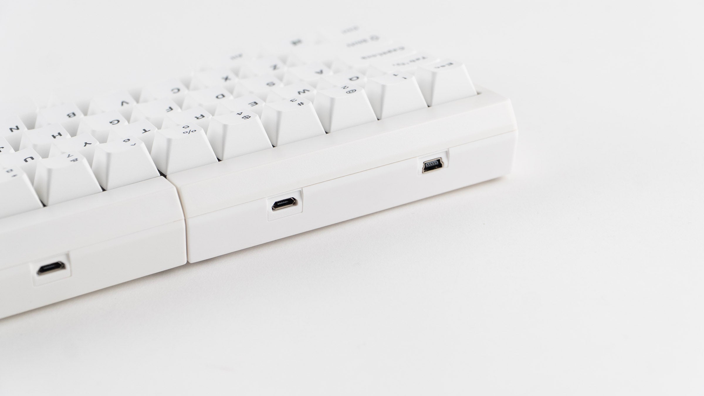 Mistel Barocco White 60% RGB Double Shot PBT Mechanical Keyboard