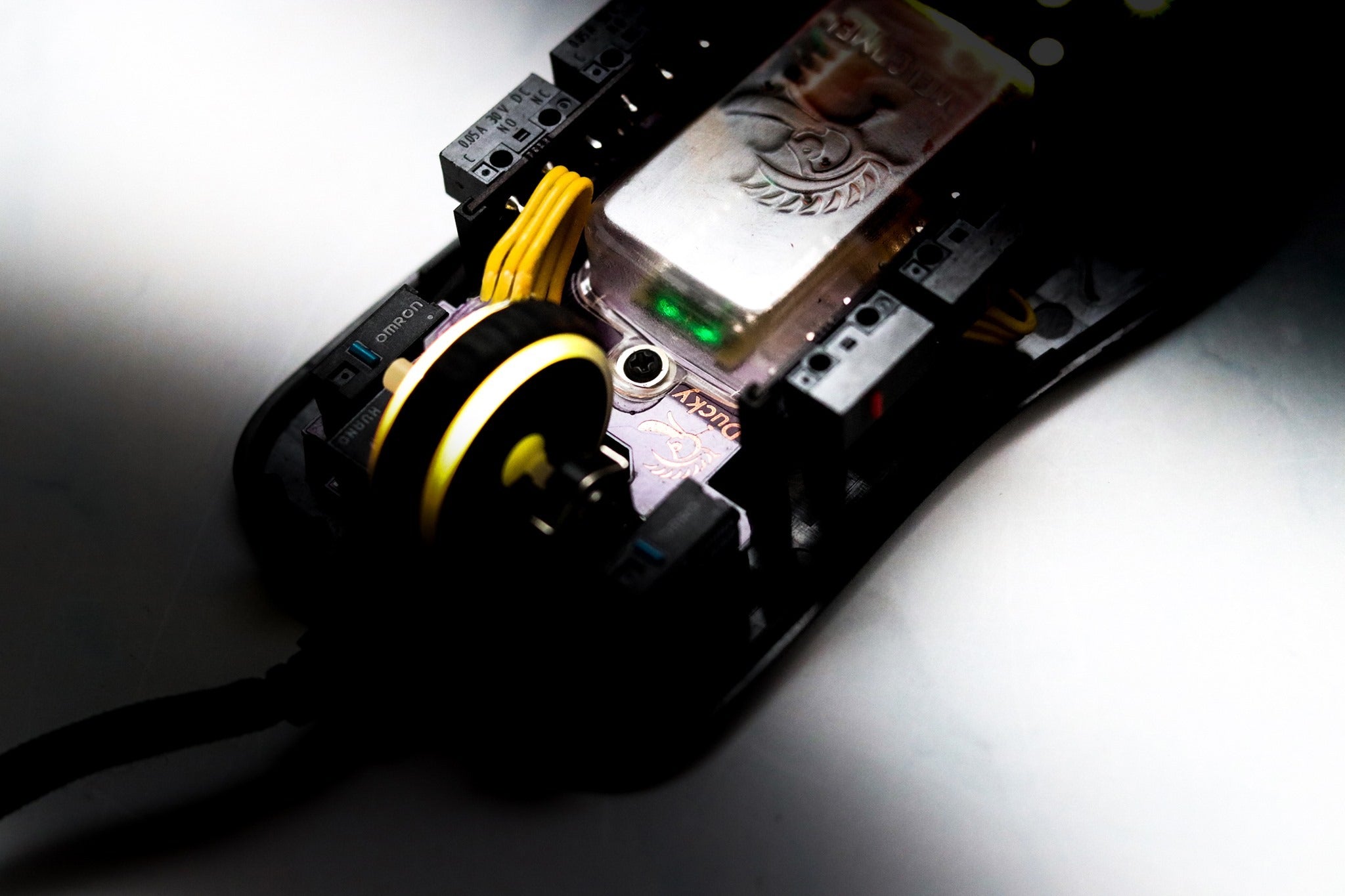 Ducky Feather Mouse 65g SR structure RGB 3389 Sensor Huano Switches