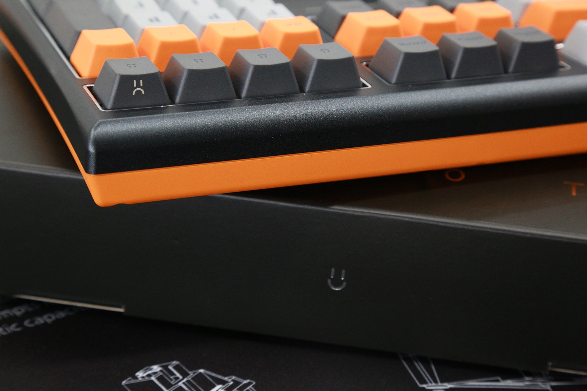 Varmilo Lure Series Lie Triple Mode Bluetooth + Wireless 2.4 GHz Mechanical Keyboard