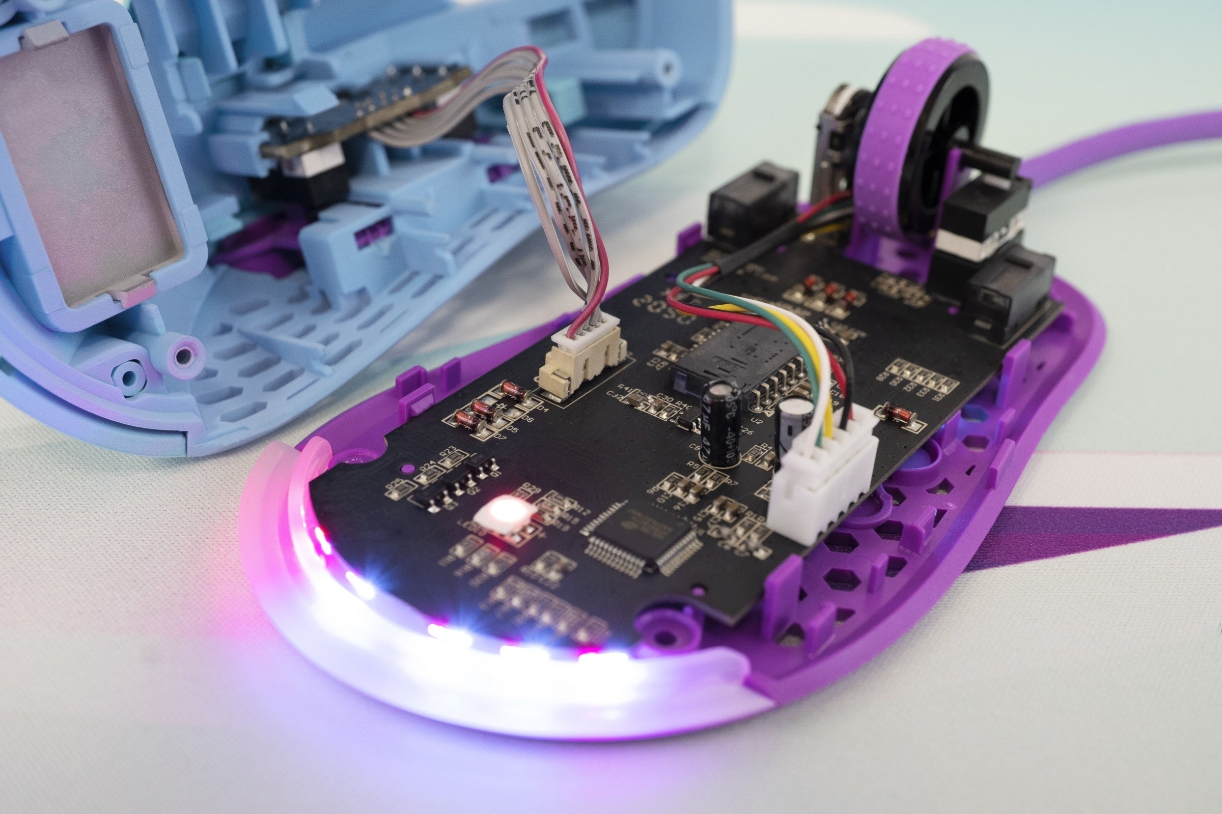 MK Frozen Llama Mouse 67g Lightweight Gaming 3389 Pixart RGB GM 8.0