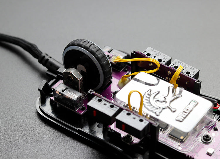 Ducky Black & White Feather Mouse (Kailh GM 8.0 Microswitch)