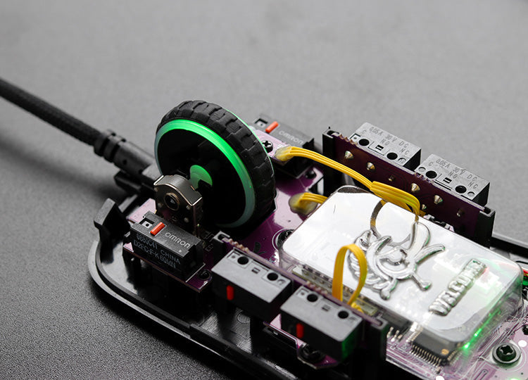 Ducky Black & White Feather Mouse (Omron D2FC-F-K Microswitch)