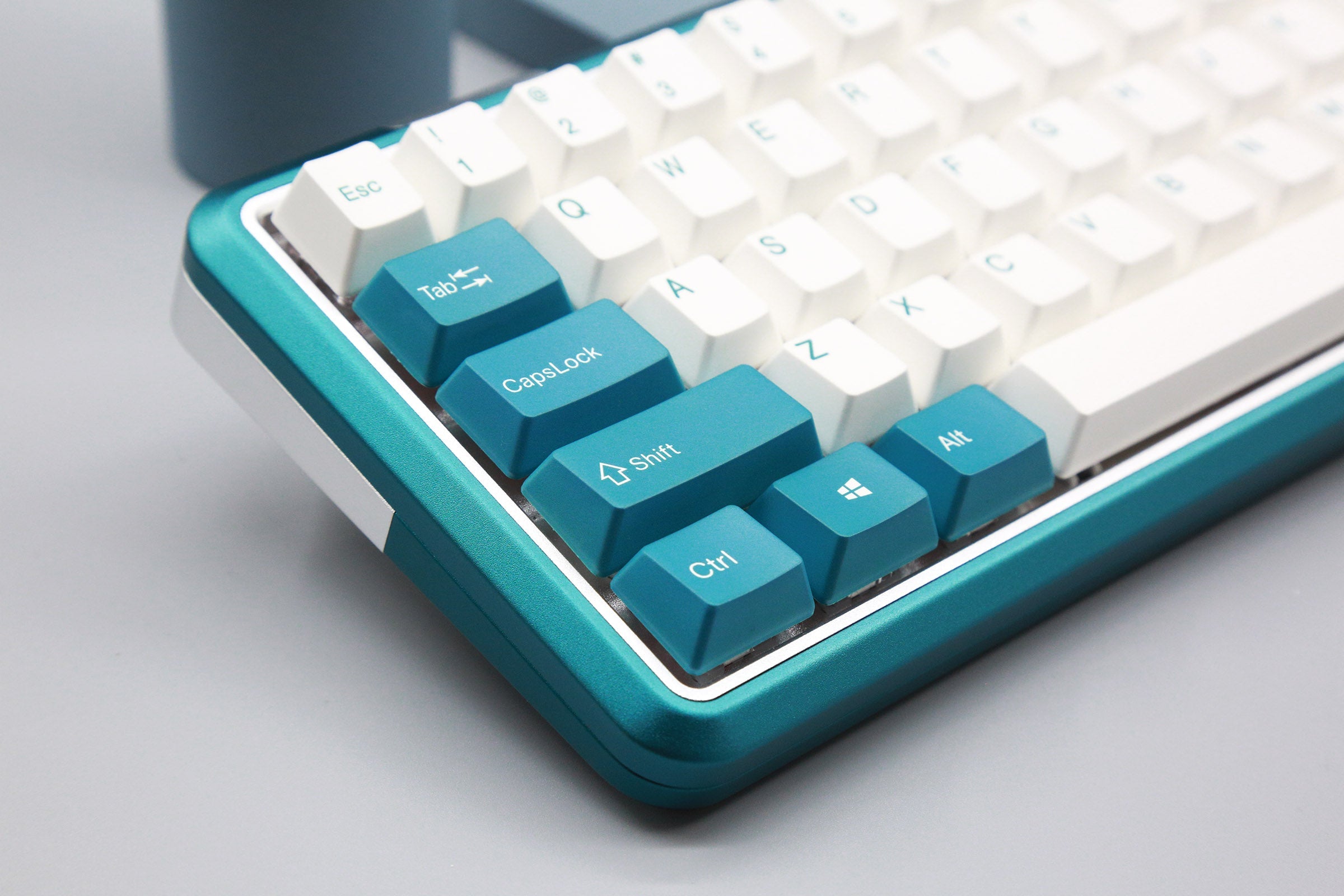 Varmilo Sword 2-68 Twilight Green White LED 65% Dye Sub PBT Aluminum EC Mechanical Keyboard
