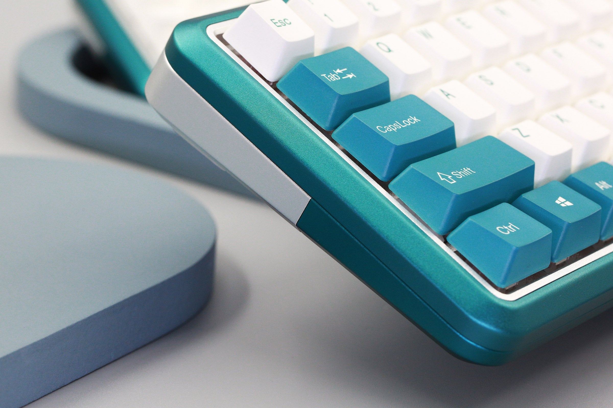 Varmilo Sword 2-68 Twilight Green White LED 65% Dye Sub PBT Aluminum EC Mechanical Keyboard